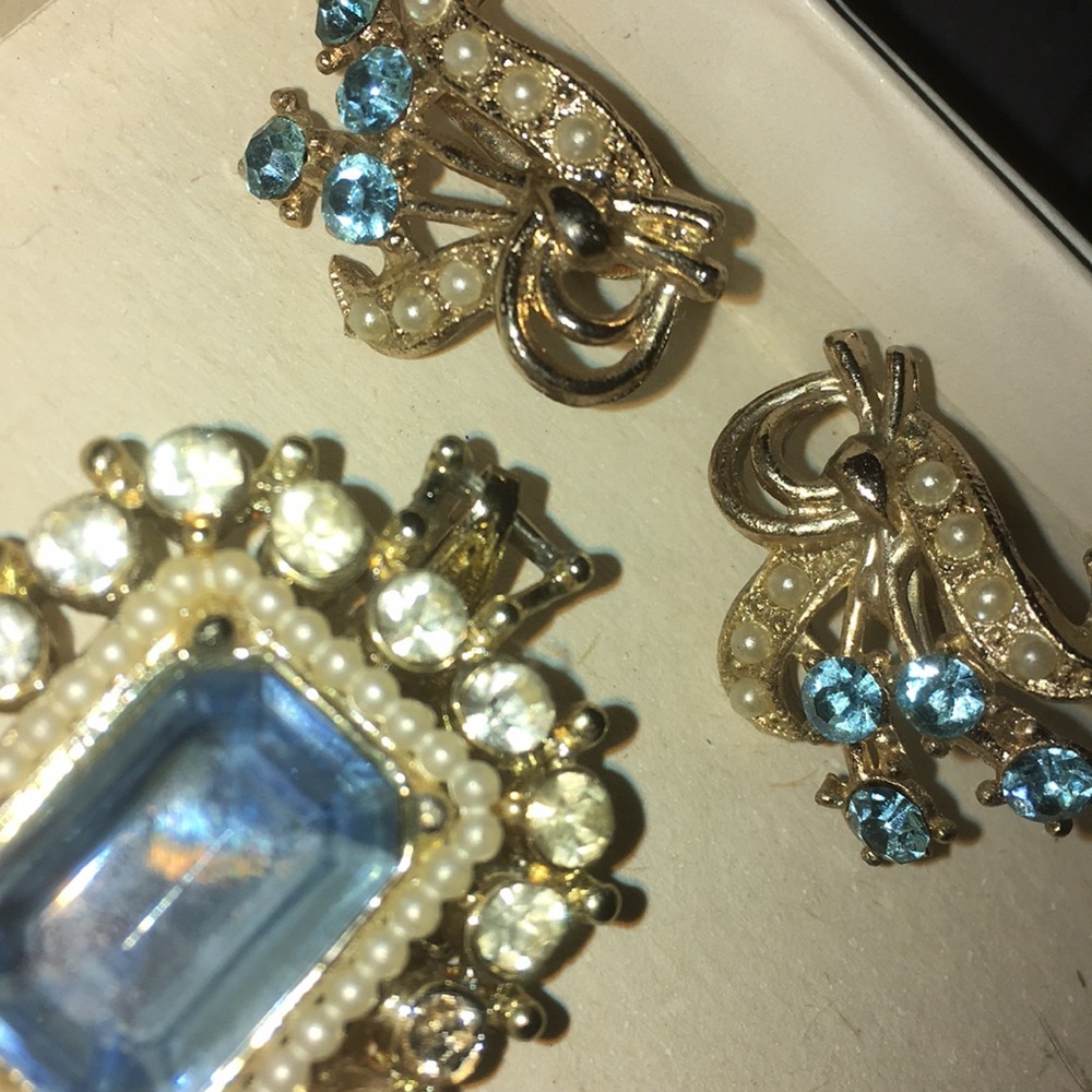 Beautiful Sparkly Set/Separates Pendant Pin Broche